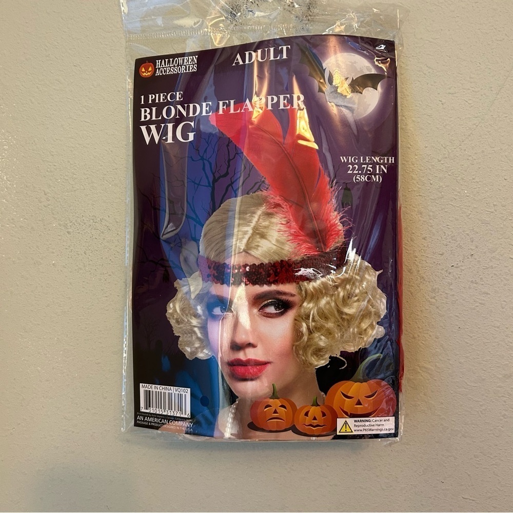 New in Package 1 Piece Blonde Flapper Wig
